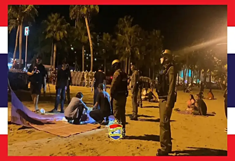 De politie van Pattaya voert gisteren strandpatrouilles uit om geweld te voorkomen en arresteert daarbij acht tieners