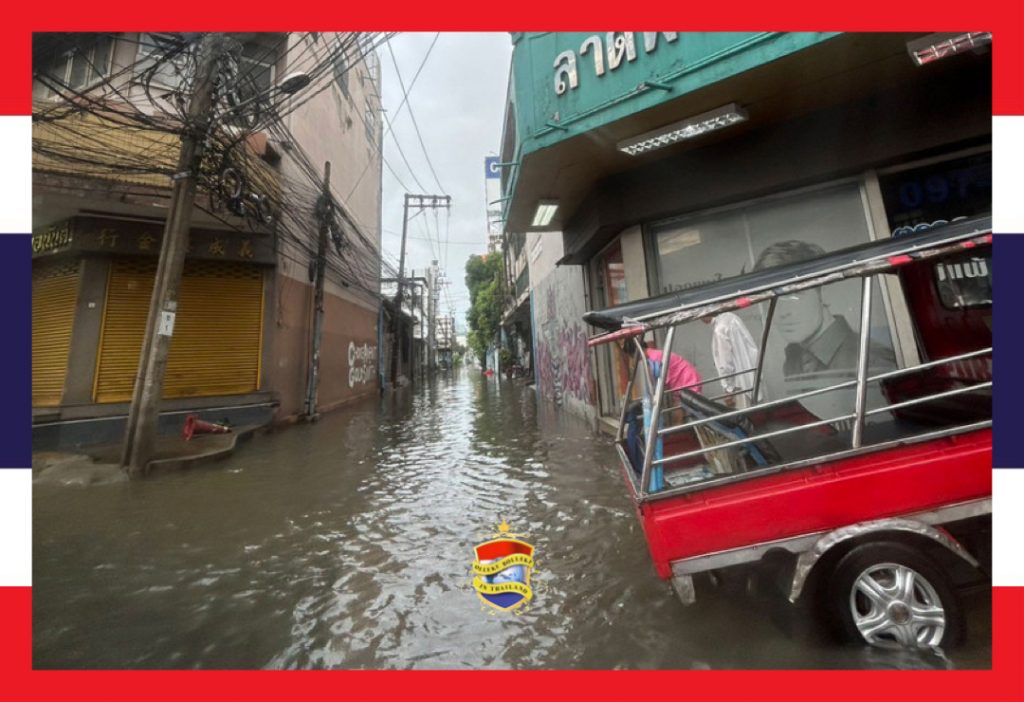 🎥 | In de hoofdstad van Thailand staat men vandaag weer tot de knieën in het water