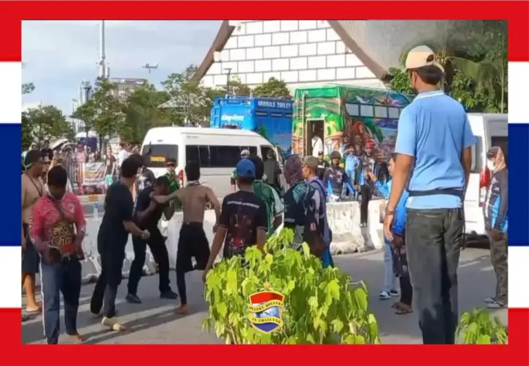 Speedbootexploitanten uit Pattaya raken op de Bali Hai Pier met elkaar slaags om de gunsten van passagiers