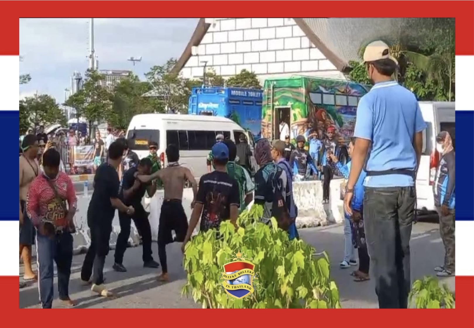 Speedbootexploitanten uit Pattaya raken op de Bali Hai Pier met elkaar slaags om de gunsten van passagiers