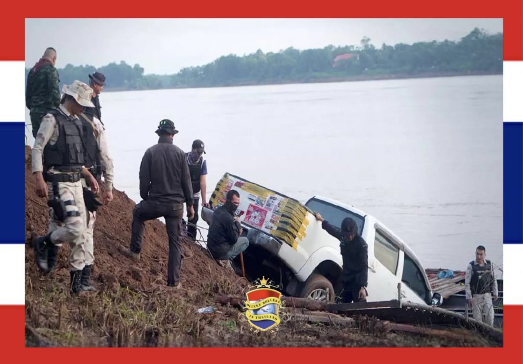 Smokkelaars in Noordoost-Thailand op heterdaad betrapt, ze weten te ontsnappen door in de Mekong rivier te springen