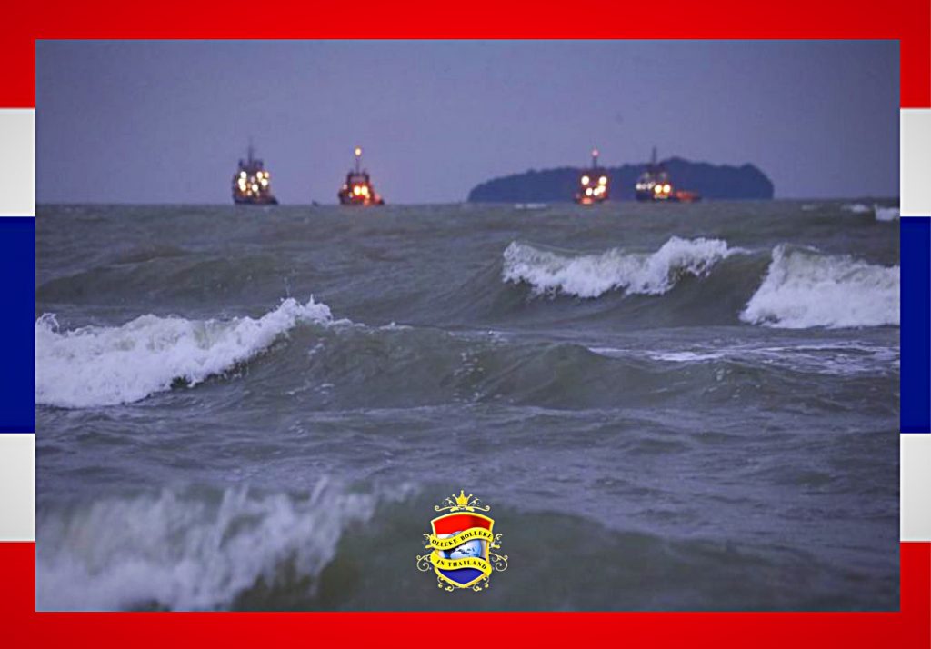 Het Thais meteorologisch in instituut waarschuwt voor zeer turbulente weer in Zuid-Thailand, boten mogen niet uitvaren