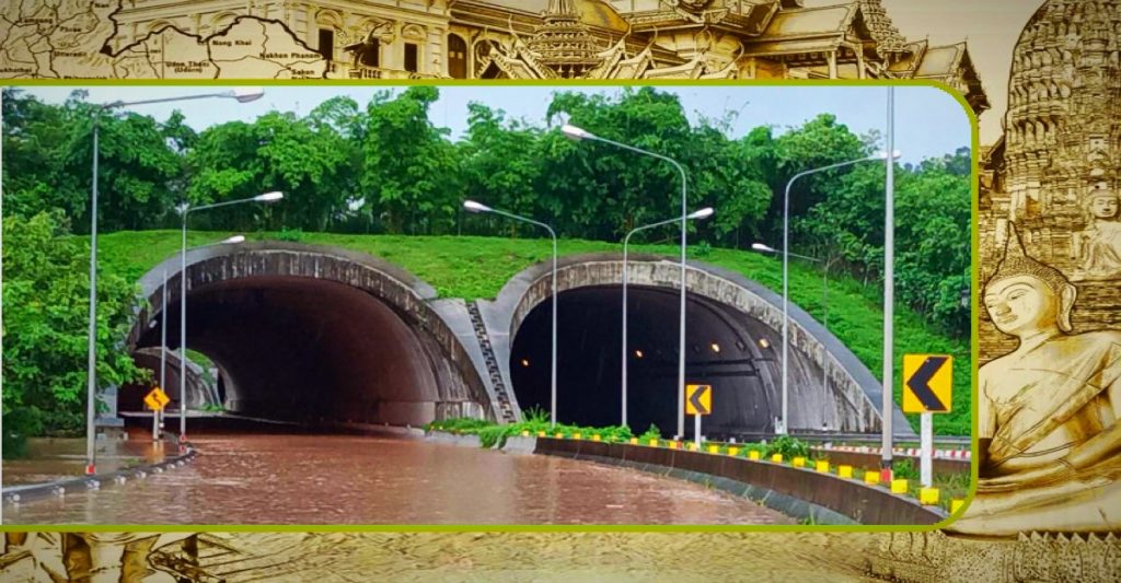 Door de aanhoudende regenval waren de tunnels op snelweg 304 nabij Prachinburi in Oost-Thailand afgesloten 