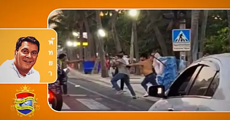 Indiase toeristen gaan matpartij met Thais op Beach Road van Pattaya aan