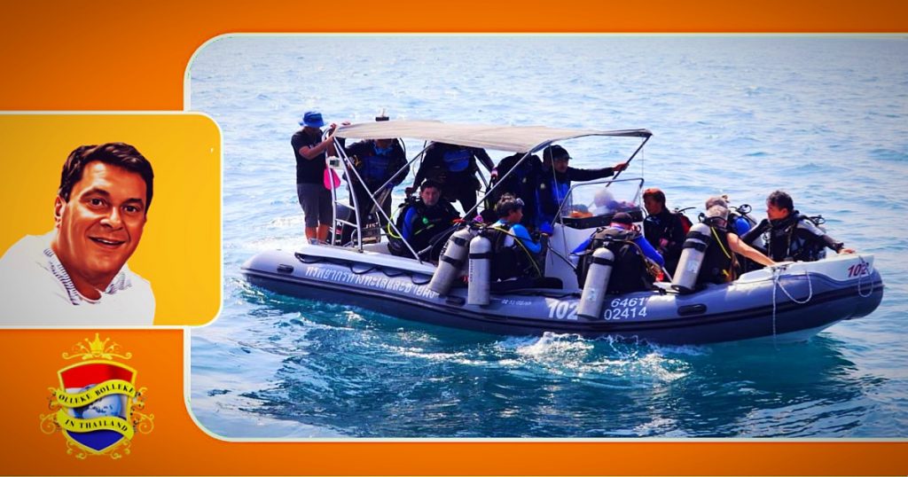 Duikers duiken de zee in om de koraalriffen van achtergelaten visnetten te bevrijden