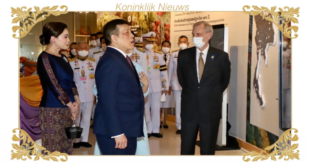 Koning en de Koningin van Thailand opende de tentoonstelling over 190 jaar betrekkingen tussen de VS en het koninkrijk