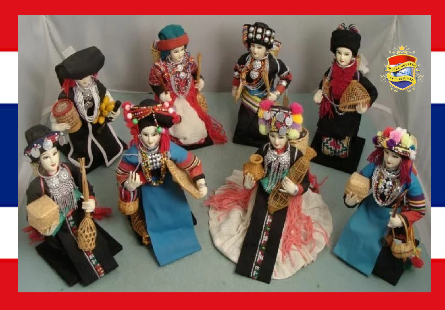 Gehandicapte Thaise vrouw in Zuid-Thailand maakt voor een schijntje prachtige poppen om rijst in de kom te hebben