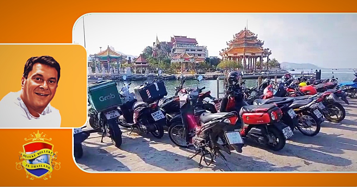 Hondsbrutale dief steelt het achterwiel van een motorfiets bij de pier van Koh Loy in Sri Racha