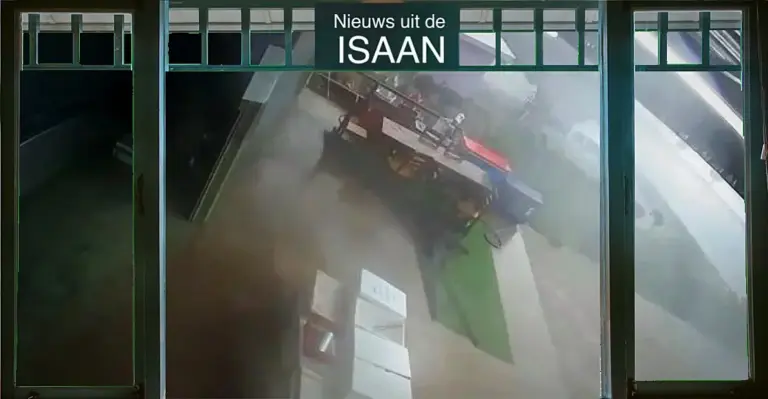 Hevige storm raast door Noordoost-Thailand blaast restaurantmedewerker drie meter door het visrestaurant