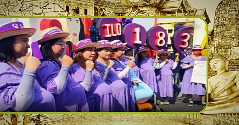 Thaise vrouwen marcheren in Bangkok naar het gouvernementsgebouw voor hun arbeidsrechten
