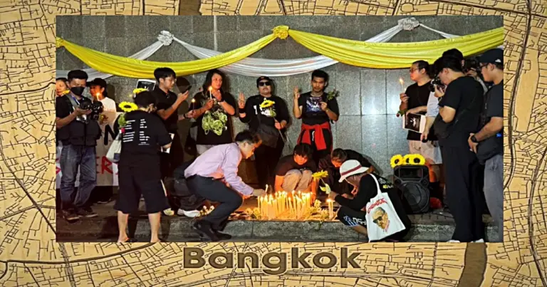 Activisten in Thailand  houden een wake bij kaarslicht bij het gerechtshof van Ratchada ter nagedachtenis aan Khun Thaluwang.