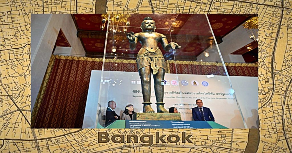 Het 900 jaar oude “Golden Boy’ beeld naar Thailand teruggekomen
