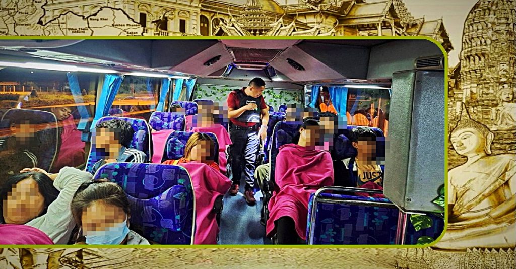 Politie Thailand onderschepte 3 touringcars die ruim 105 illegale immigranten van Chiang Rai naar Bangkok vervoerde