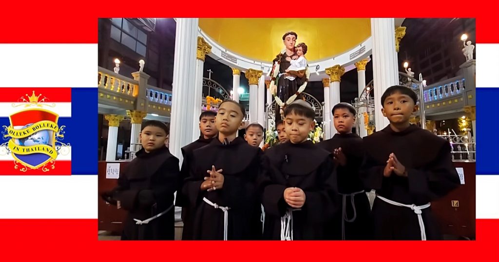 In Thailand is consternatie uitgebroken over het kapsel van misdienaars in de kerk van Ratchaburi