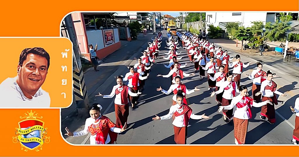 Burgemeester van het Tambon Nongprue (Pattaya) wordt lyrisch over de boeddhistische Kaarsen Parade