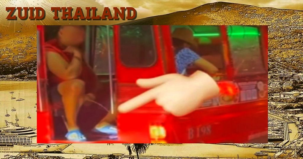 🎥 | Buitenlandse man betrapt op urineren in een tuk-tuk te midden van verkeersopstopping in Phuket