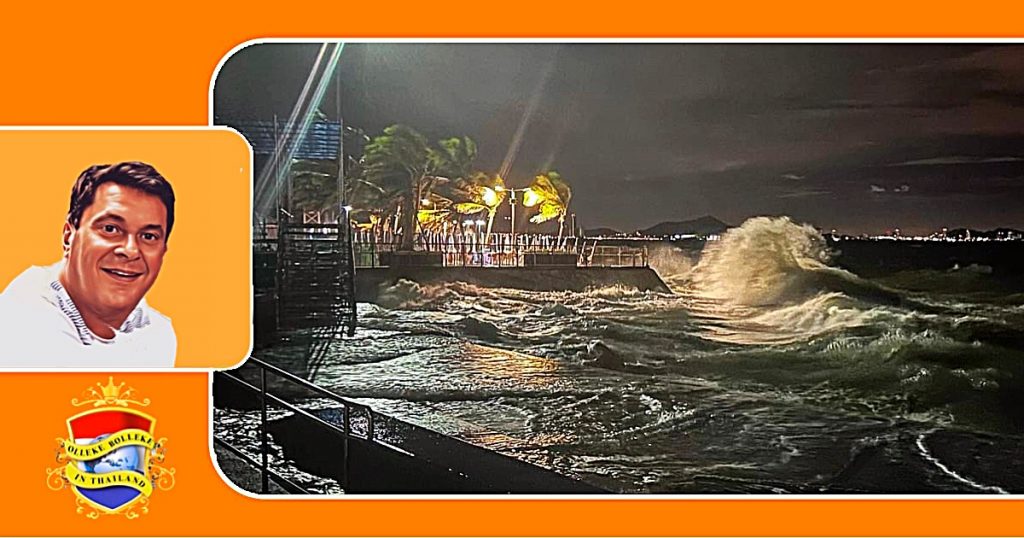 Hevige storm in Oost-Thailand zorgt voor een met afval bezaaide kust in Bang Saen en omgeving