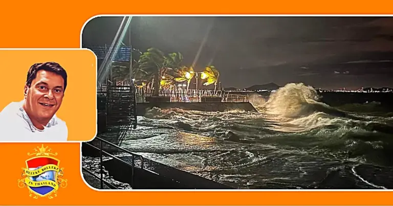 Hevige storm in Oost-Thailand zorgt voor een met afval bezaaide kust in Bang Saen en omgeving