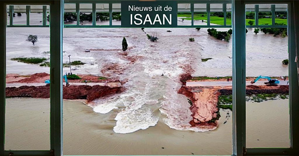 Vier tambons in Noordoost-Thailand staan ​​onder water nadat een dijk Huay Chiang Kham reservoir bezwijkt