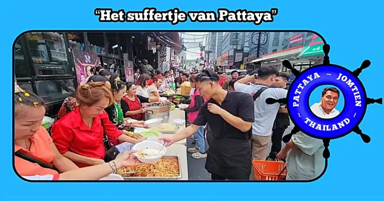 De bekende Stones House Shop in de Walking Street van Pattaya deelde voedsel en drank aan behoeftige mensen uit