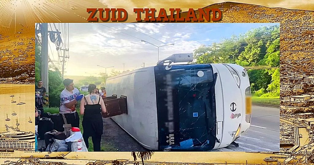 Toeristen bus in Zuid-Thailand kiepert om, 10 buitenlandse passagiers raakte gewond