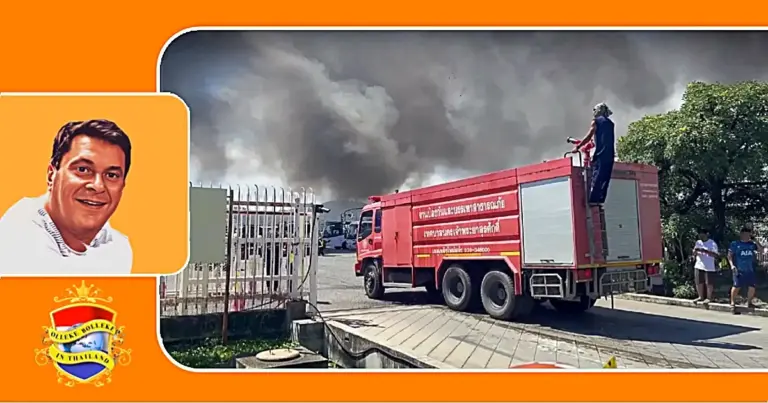 Felle brand zet groot auto-onderdelen magazijn in Oost-Thailand in de hens
