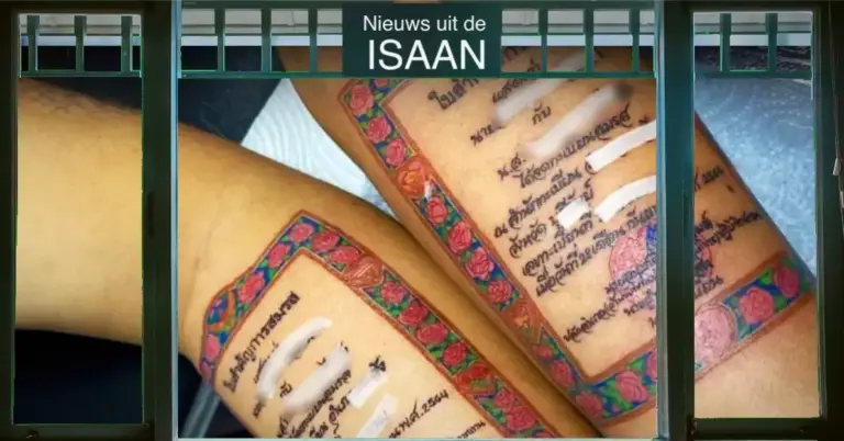 Thaise man in Noordoost-Thailand tatoeëert zijn huwelijksakte om bijna twintig jaar de liefde te vieren