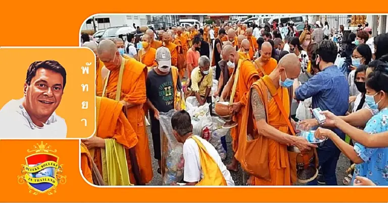 Vele Thaise mensen trekken naar Pattaya om een gezegende amulet van vereerde monnik te ontvangen