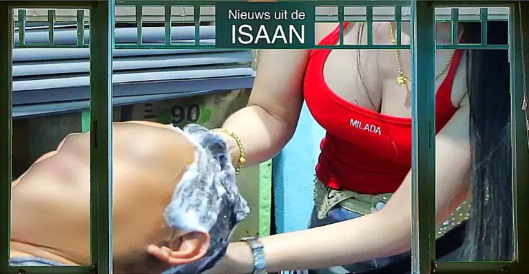 De “Big Boobs Barbershop” in het noordoosten van Thailand gelegen Khon Kaen trekt vele mannen voor een perfect geknipte coupe aan