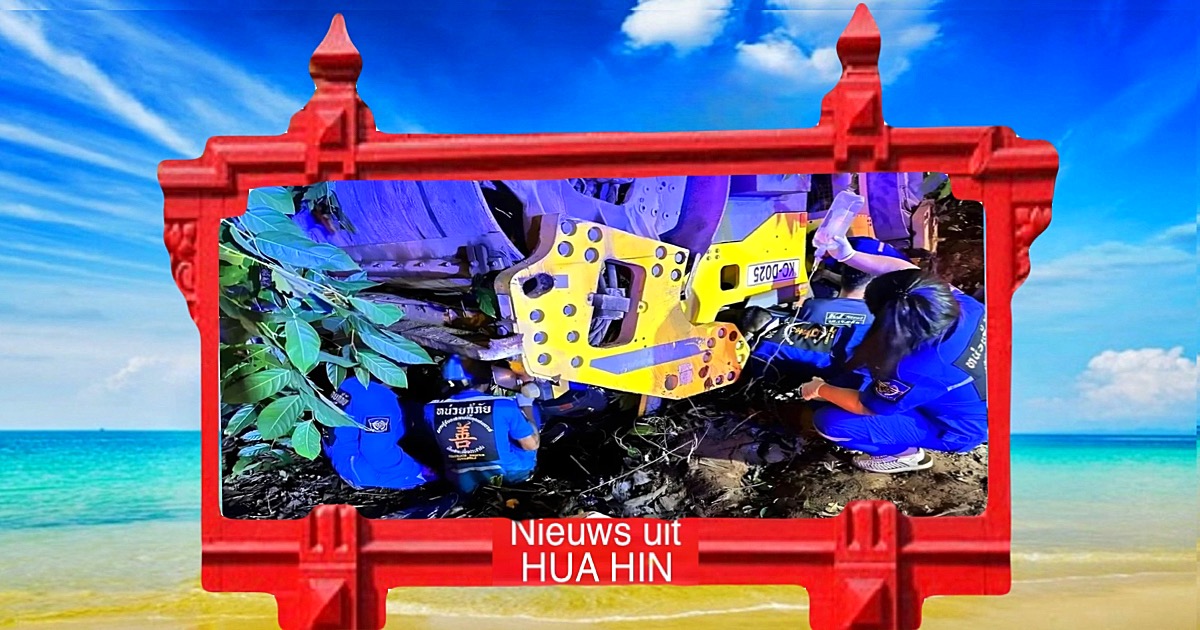 Hulpdiensten in Prachuap Khiri Khan haasten zich om een chauffeur uit een omgevallen wals te bevrijden 