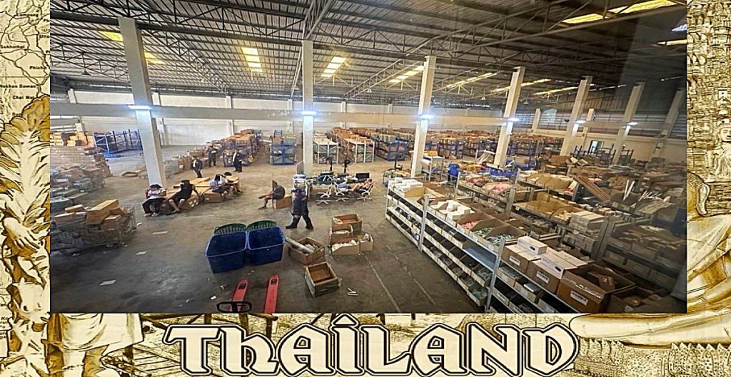 Thaise autoriteiten vallen een magazijn in Centraal-Thailand binnen en confisqueren bijna 4 miljoen baht aan nep-cosmetica 