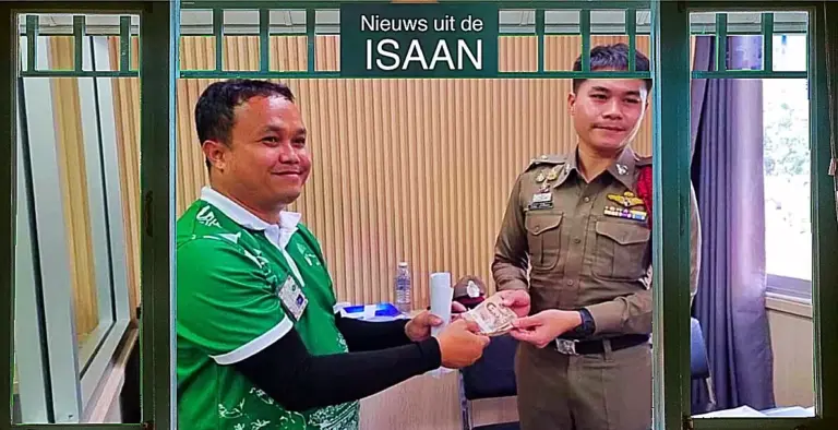 Man in Noordoost-Thailand vindt een fortuin op straat maar geeft de gevonden 100.000 baht toch bij de politie af