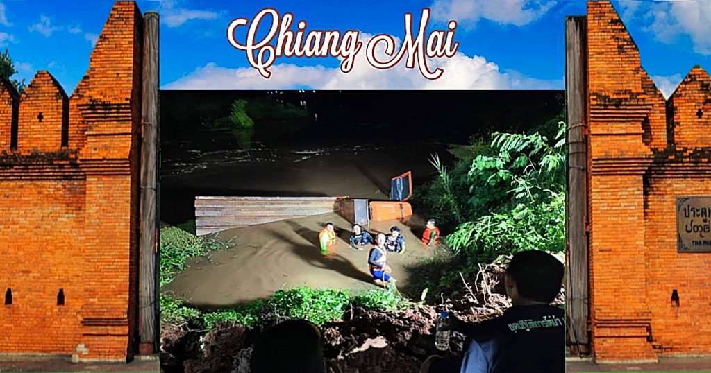 Vrachtwagen slaat in de Noord-Thailand over de kop in de Jang-rivier, chauffeur kwam om het leven