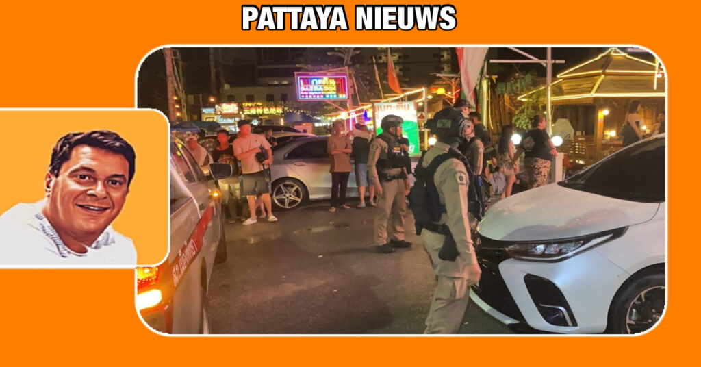 Gasten in een druk restaurant in Pattaya raken in paniek terwijl tieners met elkaar een guerrillaoorlog voeren 