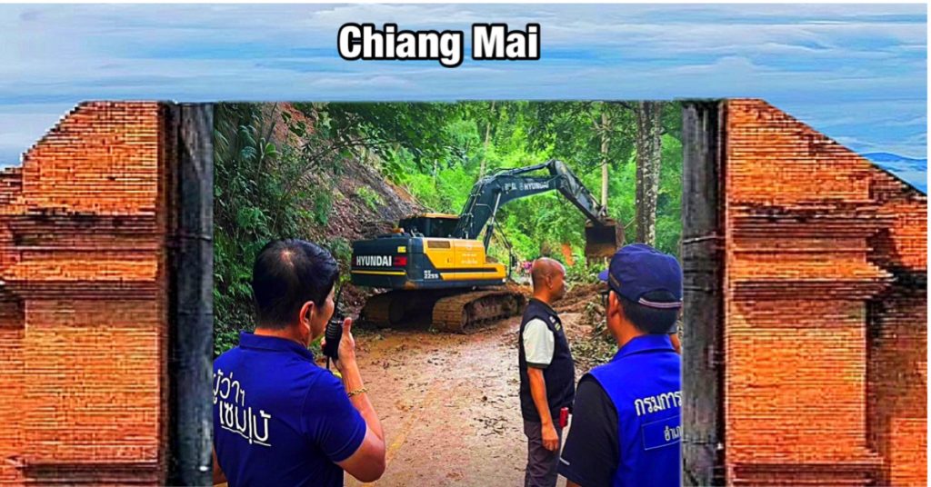 Reddingsdienst in Noord-Thailand baant zich een weg vrij om toeristen beroemde toeristische bestemming in Chiang Mai te redden 