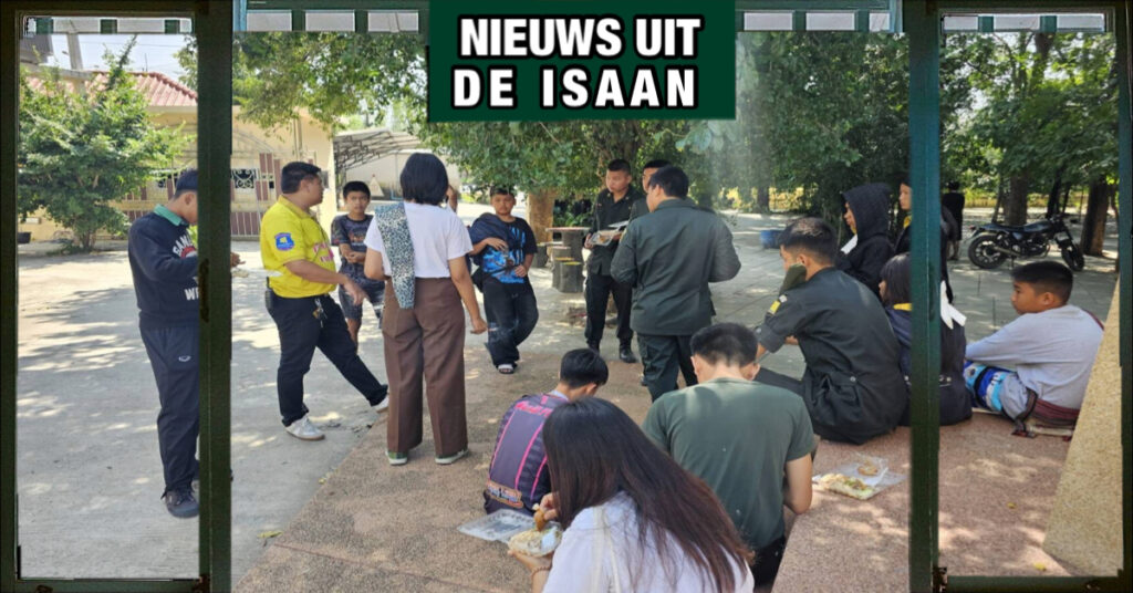 Zwerm bijen en wespen viel gisteren een boeddhistische Kathin-processie in Noordoost-Thailand aan