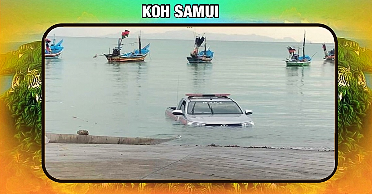 Politieauto glijdt de Golf van Thailand in tijdens vervoer van jetski op Koh Samui