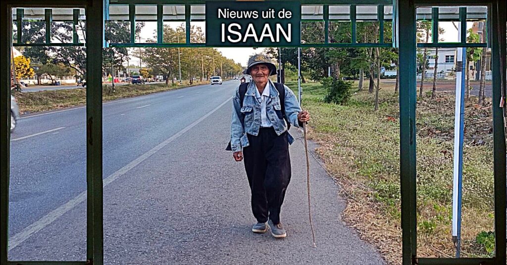 85-jarige Thaise man tippelt in 14 dagen door Thailand om zijn zoon te zoeken 