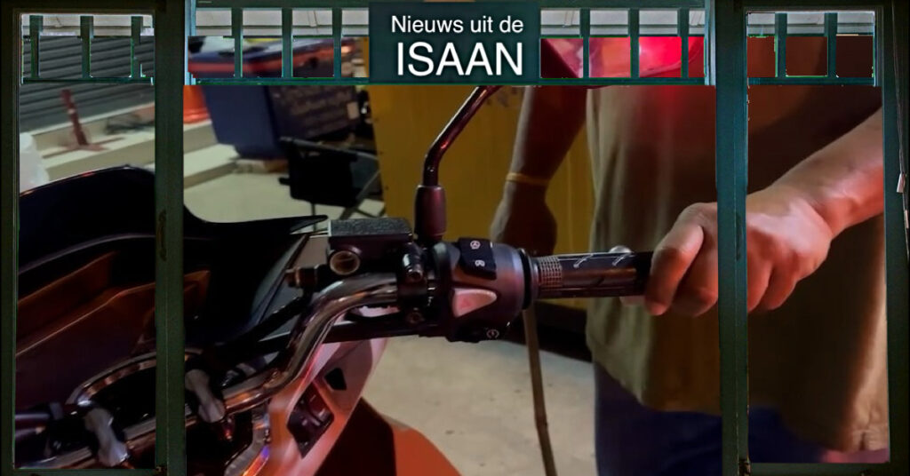 Een tweejarige joyrider uit Noordoost-Thailand ramt met een motor door een glazen deur en verwondt zijn moeder.