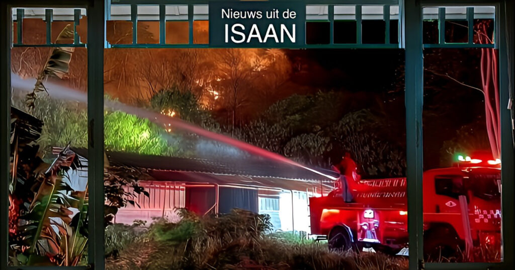 De gebluste bosbrand in Noordoost-Thailand laait weer op en dreigt huizen en resorts in Nakhon Ratchasima te verwoesten 