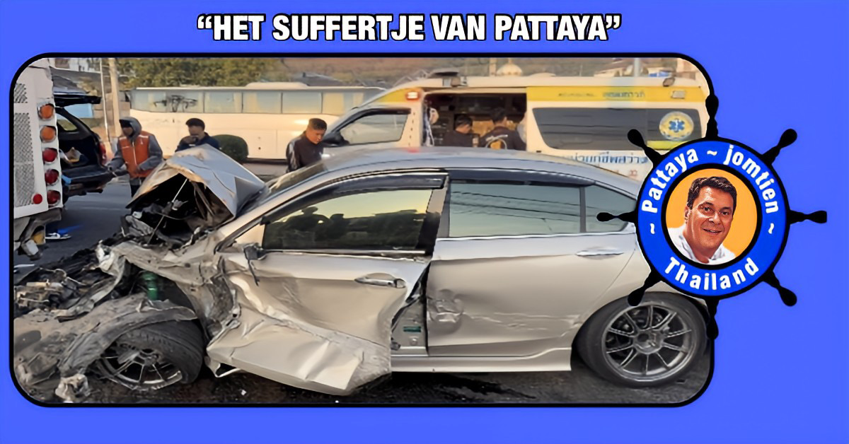 Personenauto botst tegen bus en minivan in Pattaya, waarbij twee personen ernstig gewond raakte