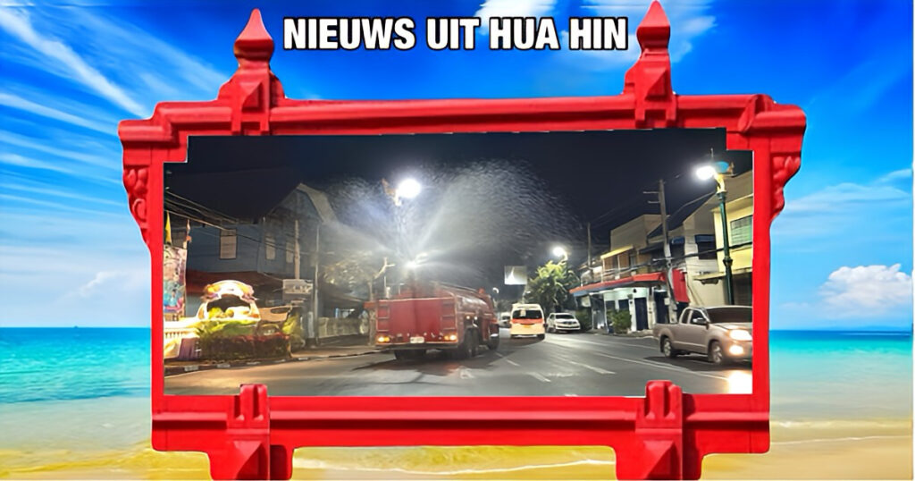 Sproeiwagens verminderde afgelopen nacht de last van de luchtvervuiling in Phetchaburi, Thailand