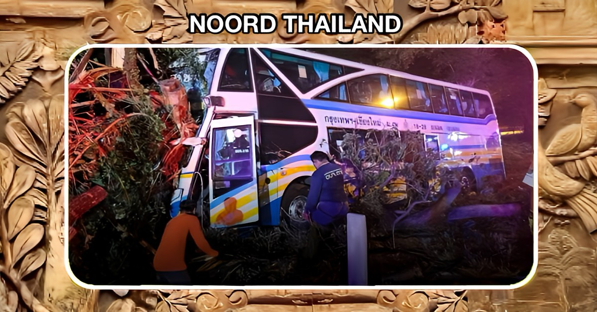Schokkend ongeluk in Noord-Thailand: toeristenbus botst tegen boom, 32 gewonden en 2 doden