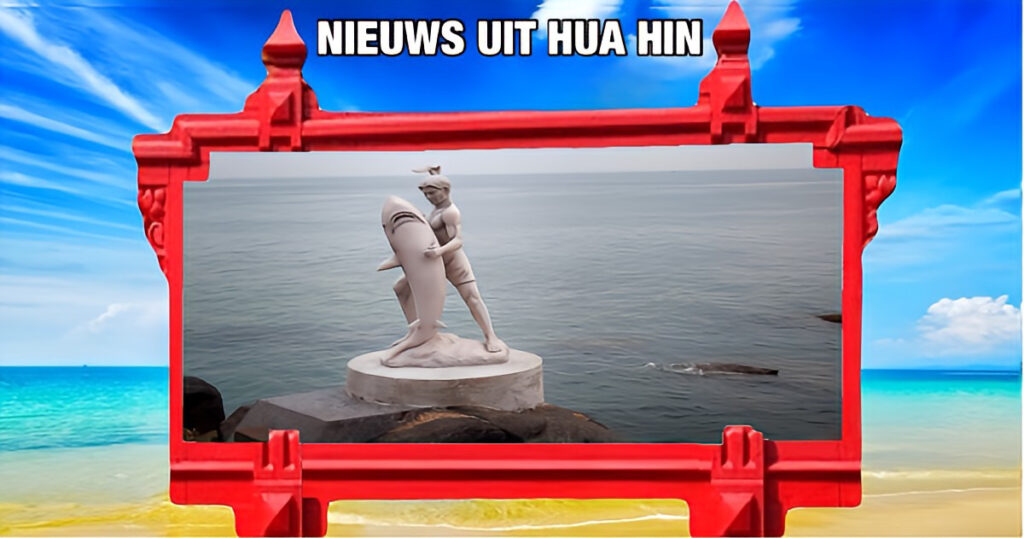 Het opnieuw geïnstalleerde beeld van de “man die tegen een haai vecht” moet het nieuwe symbool van Hua Hin worden.