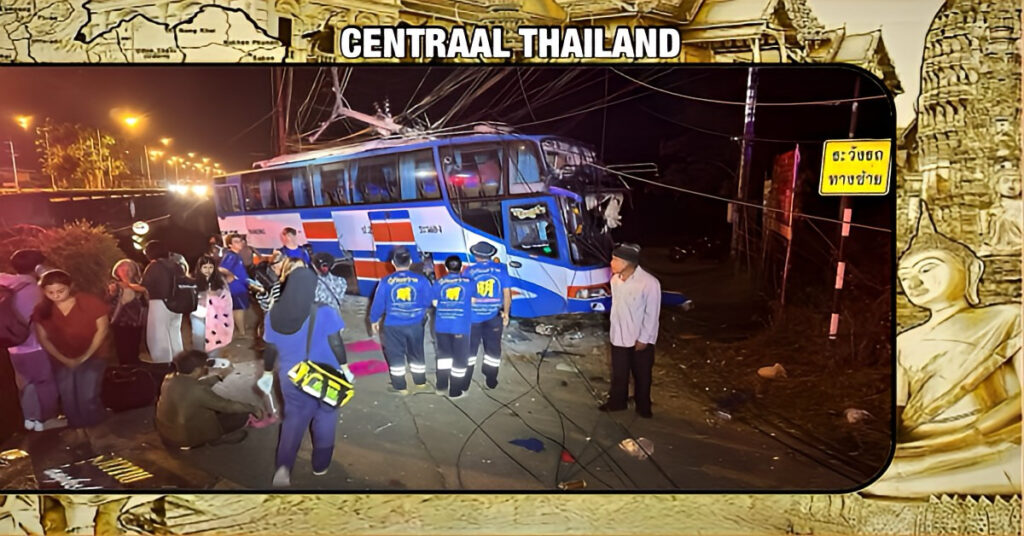 Toerbus met 36 Thaise en buitenlandse passagiers deze morgen in Centraal-Thailand verongelukt 