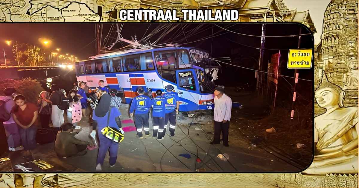 Toerbus met 36 Thaise en buitenlandse passagiers deze morgen in Centraal-Thailand verongelukt