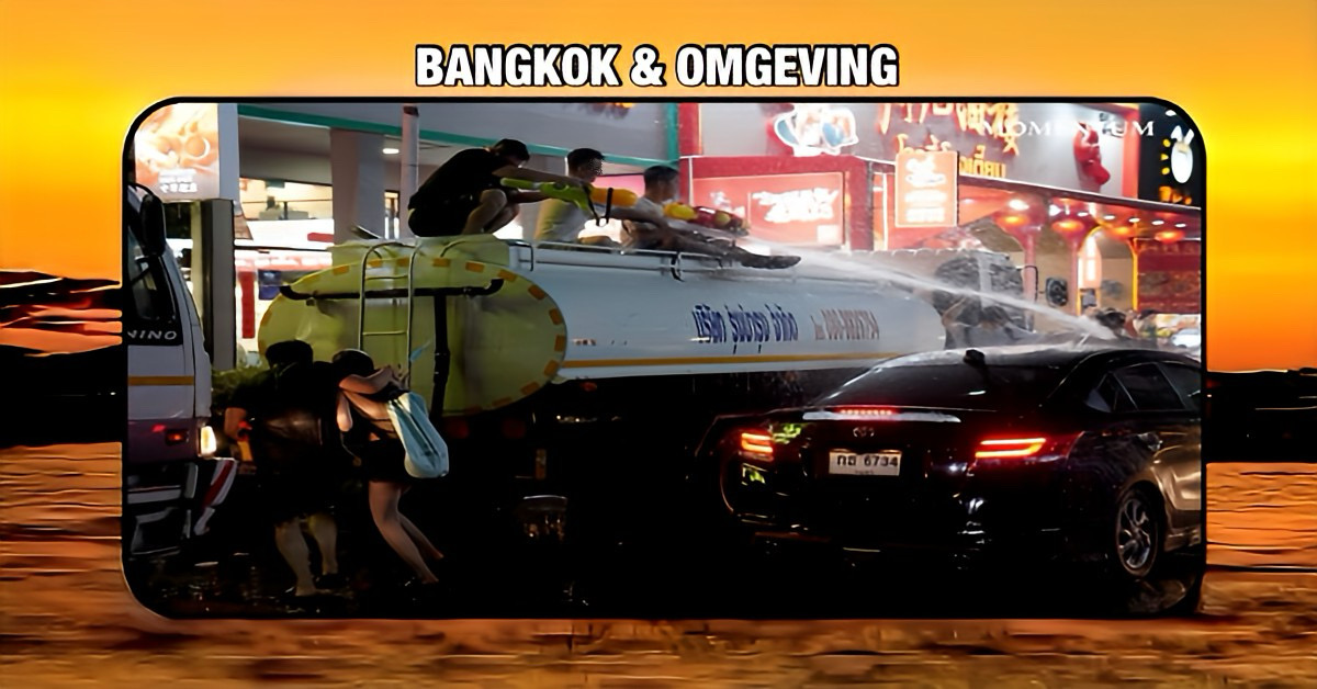 Chinese toeristen huren in hoofdstad van Thailand grote waterwagens om de mensen tijdens het songkran een douche te geven