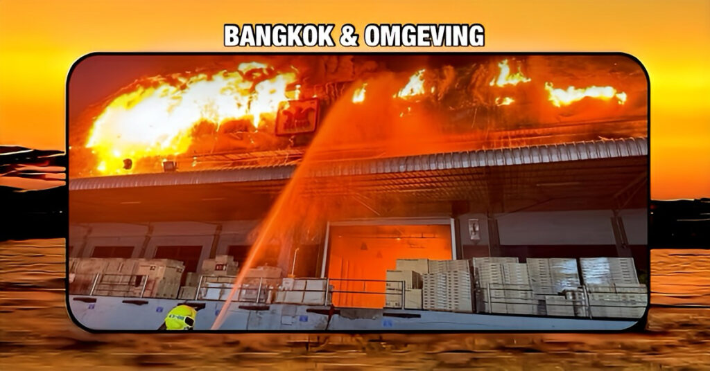 Grote brand verwoest meubelfabriek in Bangkok, brandweer is nog bezig met bluswerkzaamheden 