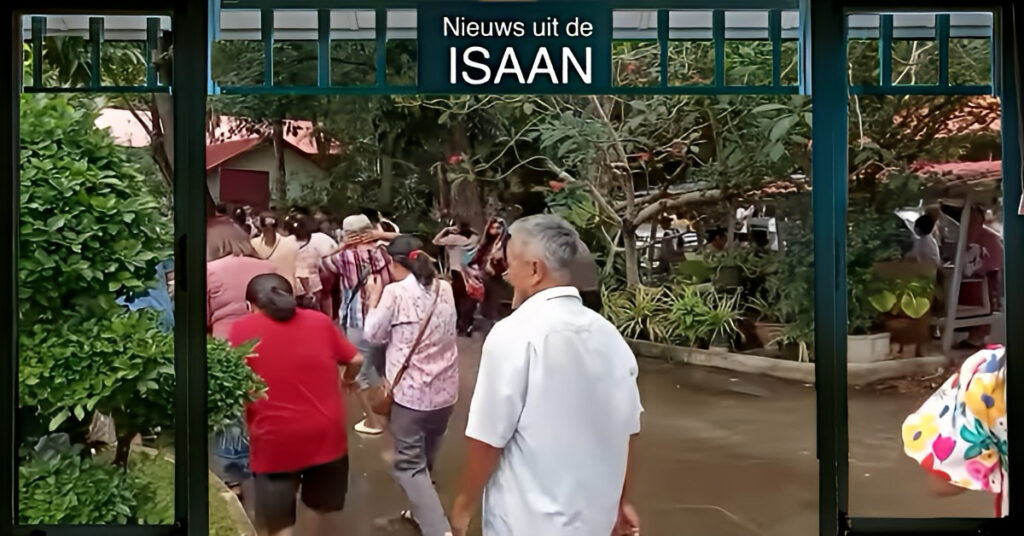 Bij een bijenaanval in een tempel in Noordoost-Thailand raakte meer dan 30 personen gewond