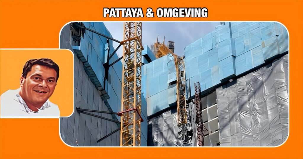 Bouwkraan is Soi 15 van de Thappraya Road in Pattaya ingestort, bouwwerkzaamheden zijn opgeschort
